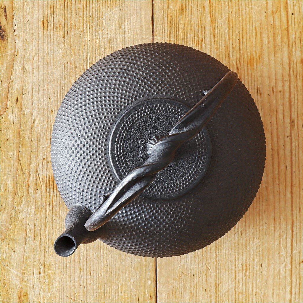 紅蓮堂 葛巻元 布団型あられ 南部鉄瓶 1.0L | MARKUS