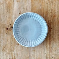 俊彦窯 清水俊彦　しのぎ8寸皿　フチ糠白　1