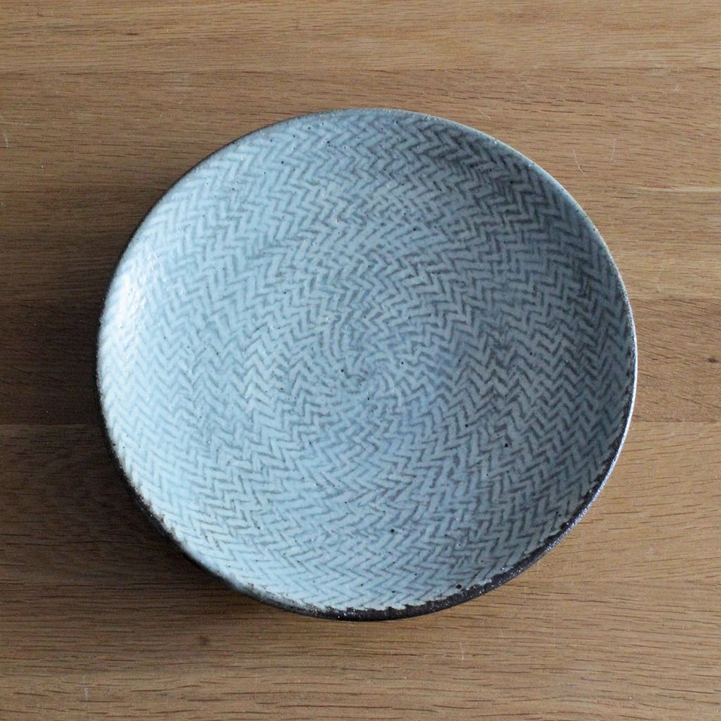 島岡 桂 地釉 縄文象嵌皿 7寸 | MARKUS