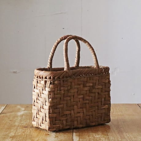 山ぶどう細工の手提げカゴ　A
