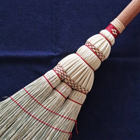 米澤箒工房　松本箒　手箒3玉（柄：サクラ × 糸：赤）