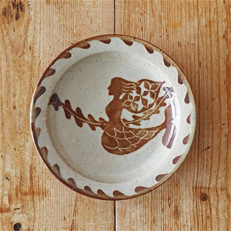 岡田 崇人 掻き落し 6.5寸リム皿 人魚:茶 | MARKUS 岡田 崇人 掻き落し 6.5寸リム皿 人魚:茶 | MARKUS