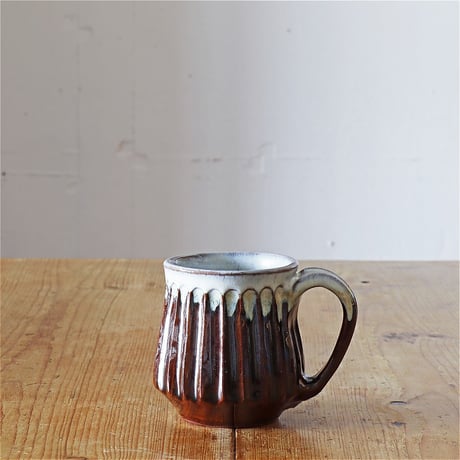 坂西康俊　しのぎマグ　掛分：糠白×茶