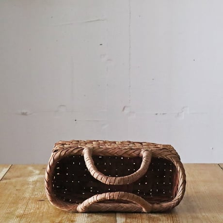 山ぶどう細工の手提げカゴ　A