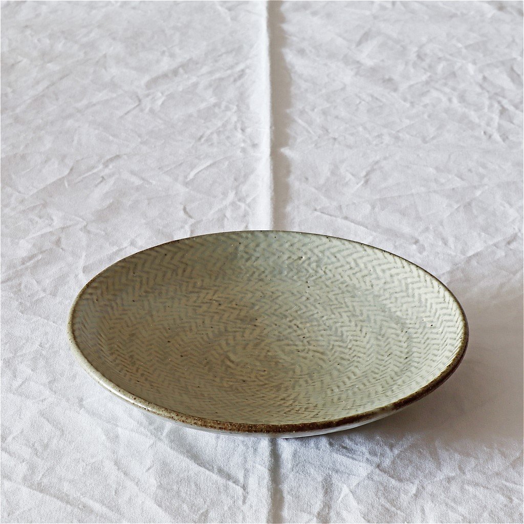 島岡達三　七寸皿　その1 窯傷を漆で埋めてあります 島岡達三 七寸皿 その1 窯傷を漆で埋めてあります - メルカリ