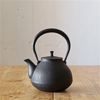 紅蓮堂 葛巻元 ひびき 南部鉄瓶 1.1L | MARKUS