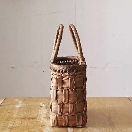 山ぶどう細工の手提げカゴ　B