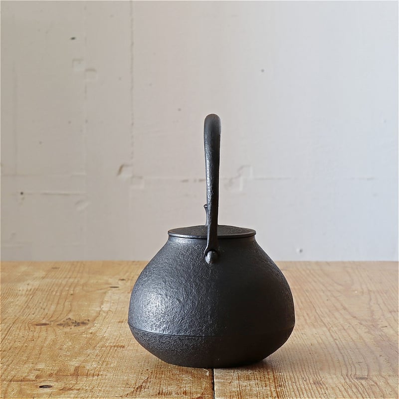紅蓮堂 葛巻元 うらら 南部鉄瓶 0.7L | MARKUS