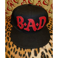BIG AUDIO DYNAMITE/B.A.D flat visor cap  黒✕赤