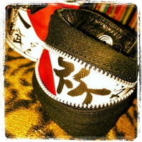 KANZI ZIP WRIST BAND