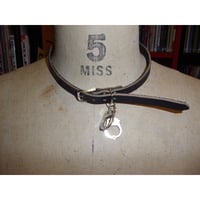 TOY HANDCUFFS CHOKER