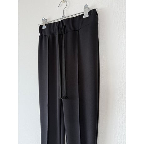センタースリットレギンスパンツ【BLACK】