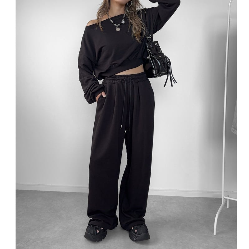 LE SSERAFIM フード付きクロップドスウェット 黒 LE SSERAFIM × ZOZOTOWN FUR ZIP HOODIE（パーカー）｜LE