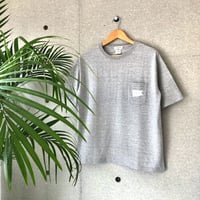 ISLANDER/アイランダー FLAG LOGO ビッグシルエット胸ポケットTシャツ（グレー）