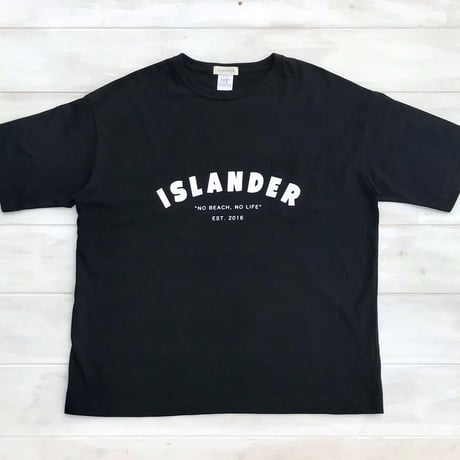 ISLANDER/アイランダー アーチロゴ ビッグシルエット胸ポケットTシャツ（ブラック）
