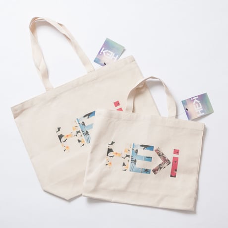 HE＞i（ヒー）キャンパストートバッグ  ISLAND LOGO TOTE / M