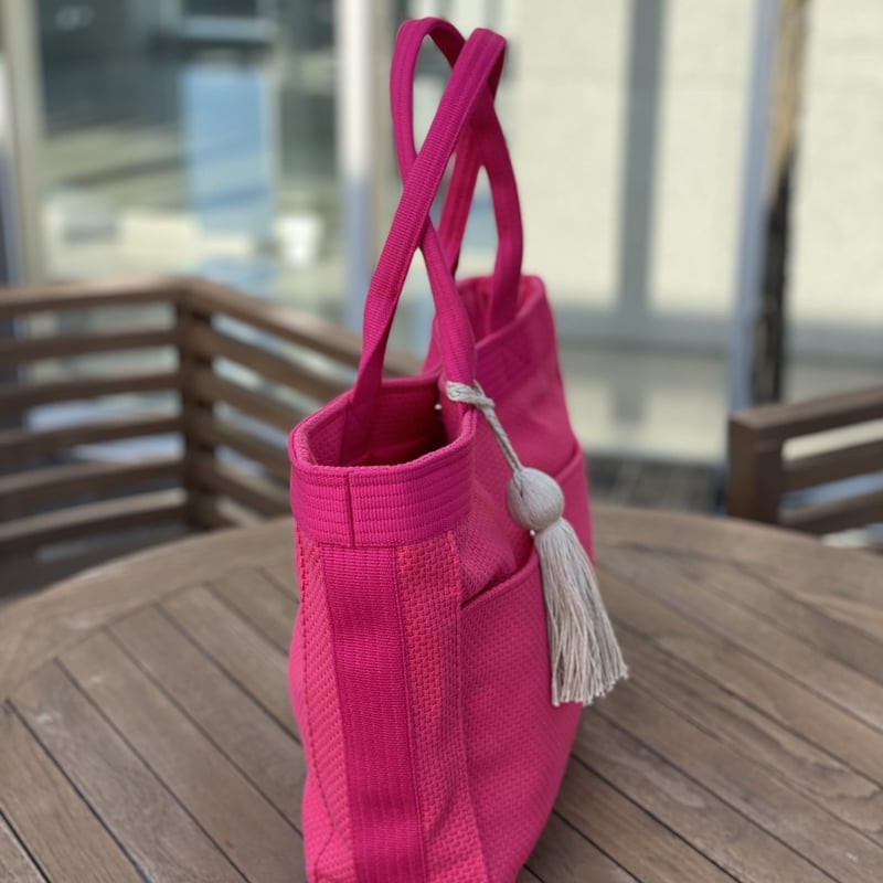 UNIVERSALトートバッグ 限定色Cute(ピンク) ※タッセルチャーム付 