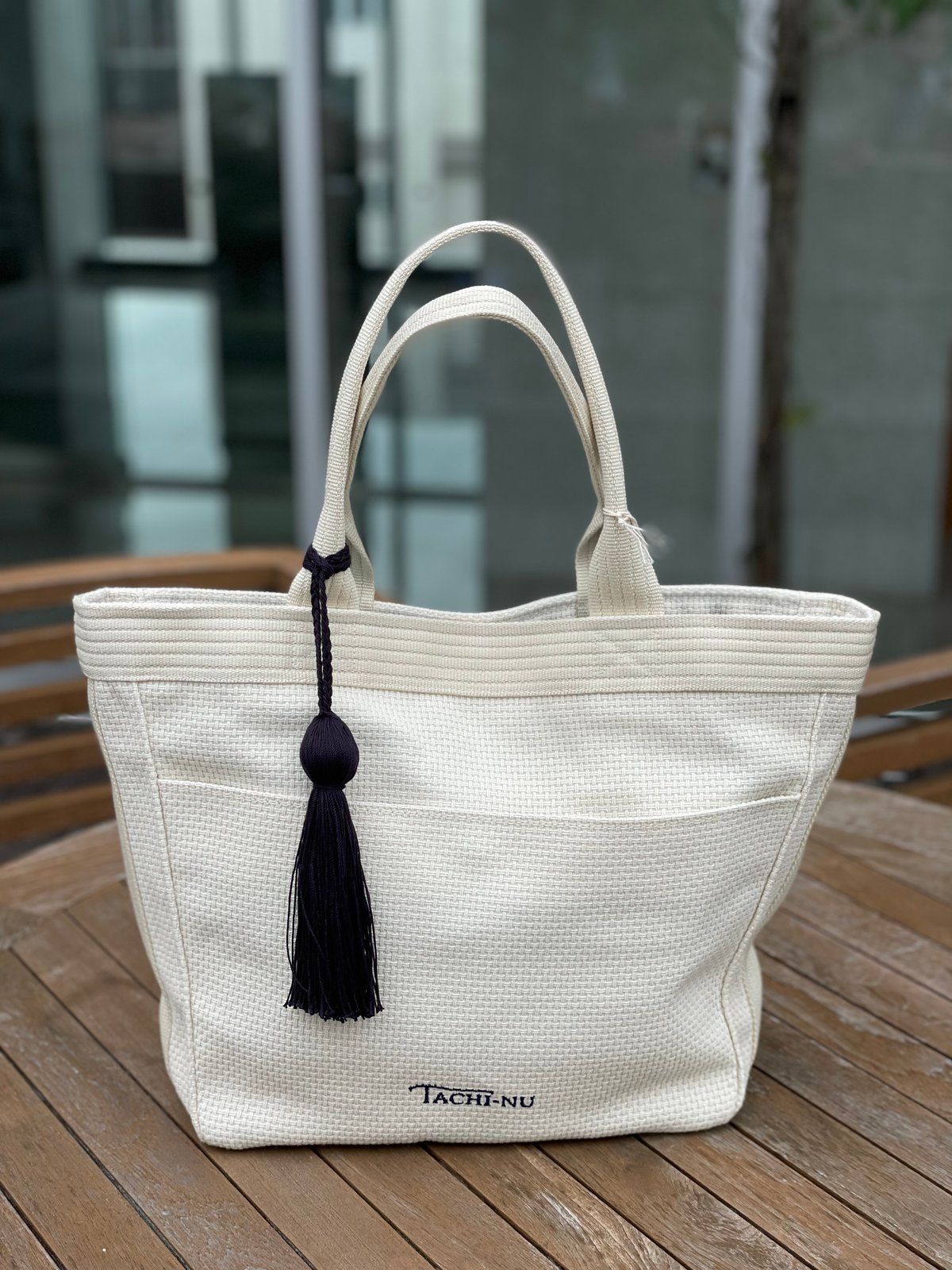 UNIVERSALトート数量限定IVORY ※ネイビー刺繍 | TACHI-NU