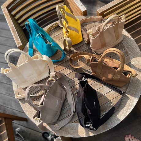 ショルダーストラップ付き | STORES