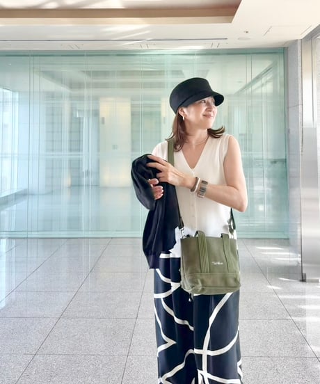 数量限定　ショルダー付き　BASIC Sサイズ　KHAKI