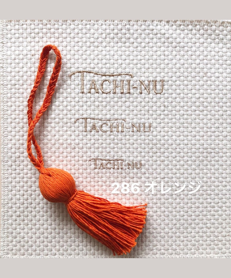 TACHI-NU タッセル付きグレーのポーチ TACHI-NU タッセル付きグレーのポーチ TACHI-NU