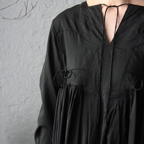 TOWAVASE Artisan dress (black)