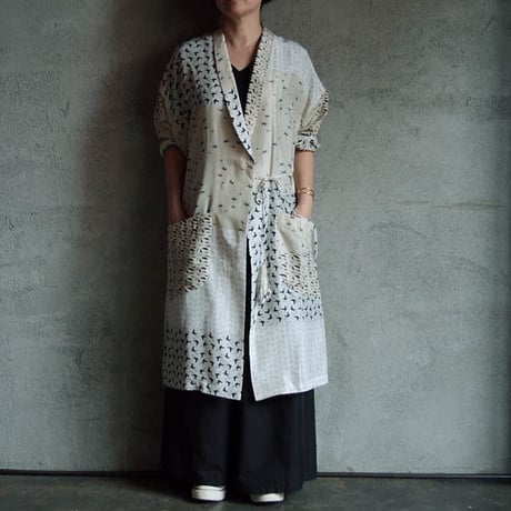 TOWAVASE Lu Cygne silk robe