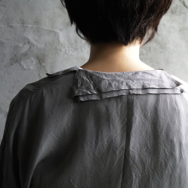 TOWAVASE Volant silk short robe (light gray) | TOWAVASE Volant silk short robe (light gray) |