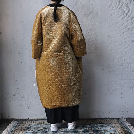 TOWAVASE  velvet quilt robe  (camel)