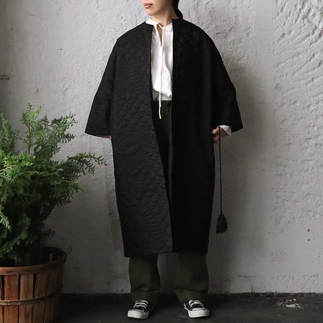 TOWAVASE silk quilt robe (black)