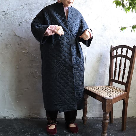 TOWAVASE silk quilt robe (black)