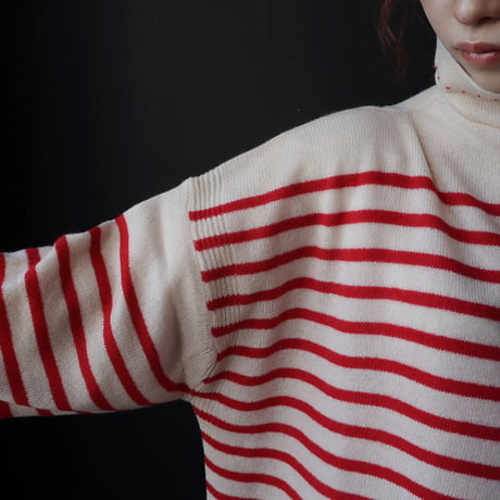 TOWAVASE Basque pullover (turtleneck)