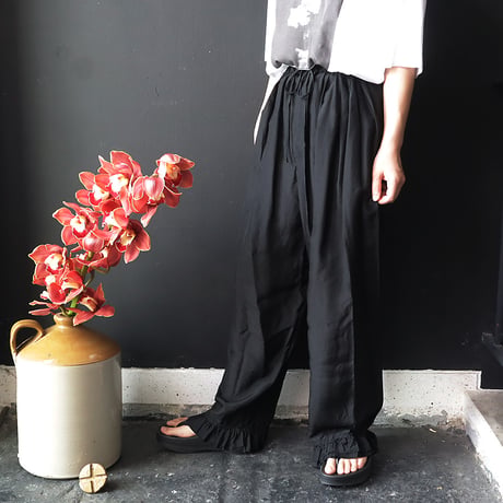 TOWAVASE Volant silk pants (black)