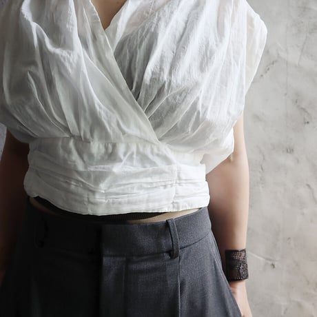 R&D.M.Co- GARMENT DYE no sleeve sash blouse (white)