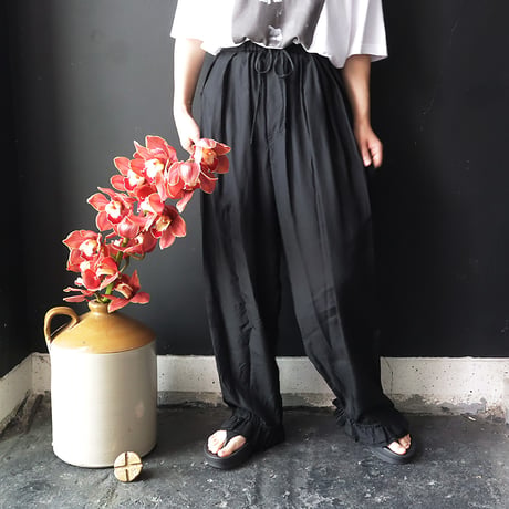 TOWAVASE Volant silk pants (black)
