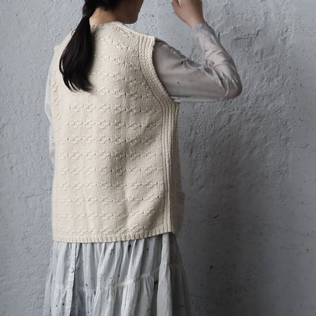 TOWAVASE Panier nosleeve cardigan (ivory)