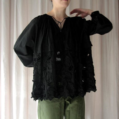 TOWAVASE Camille blouse (black)