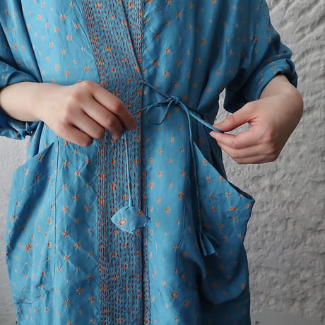 TOWAVASE silk robe Bonbon (blue)