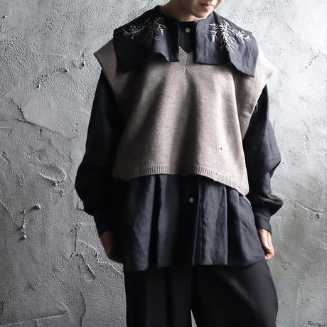 TOWAVASE Appliquè linen blouse (black)