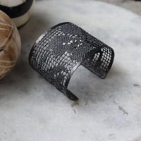 MAISON RUBUS. recollection lace bangle  (black)