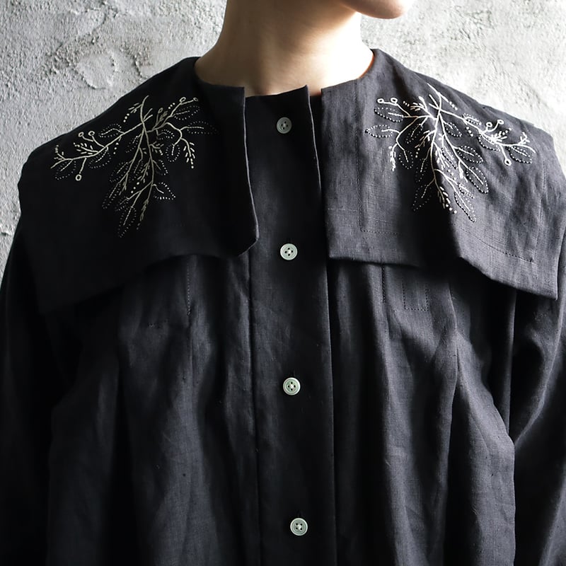 TOWAVASE Appliquè linen blouse (black) | nii-B TOWAVASE Appliquè linen blouse (black) | nii-B