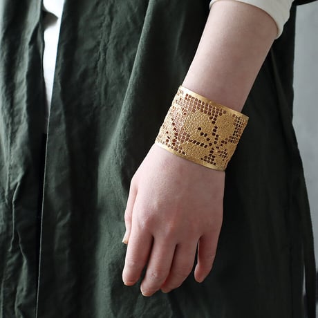 MAISON RUBUS. recollection lace bangle  (yellowgold)