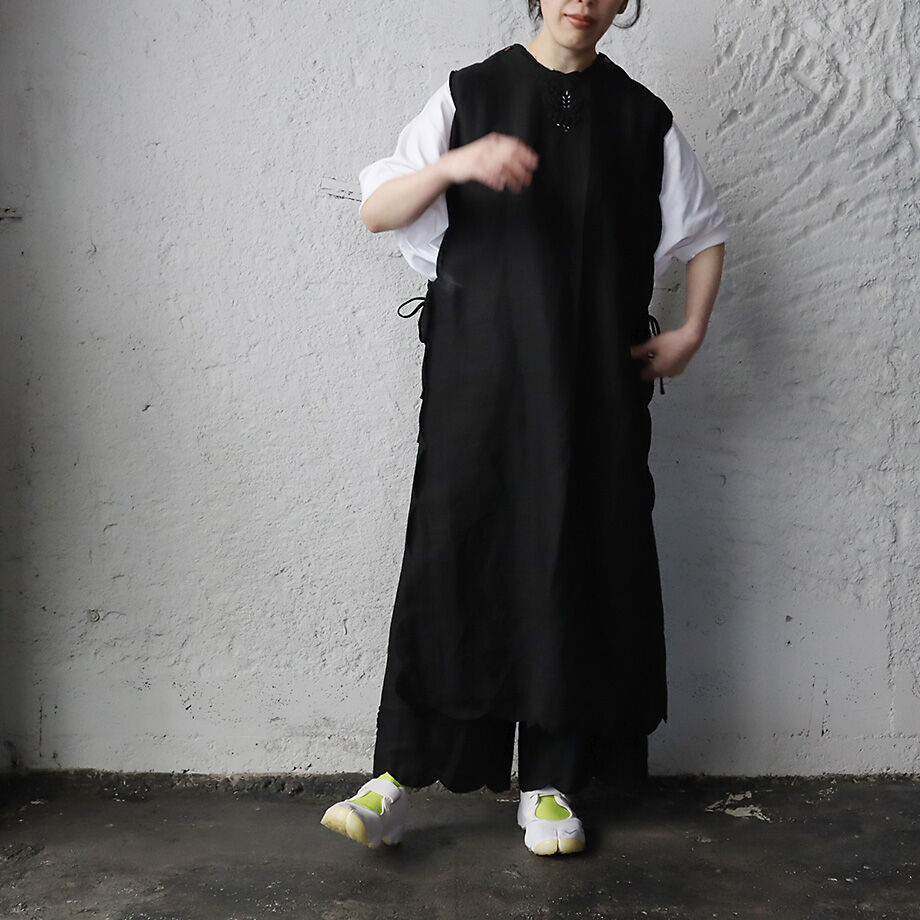 TOWAVASE Bon Voyage dress (black) | nii-B | WEB