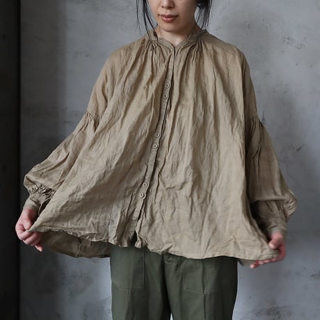 Tabrik back pleats blouse ( khaki）