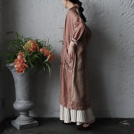 TOWAVASE sarasa silk robe (camel)