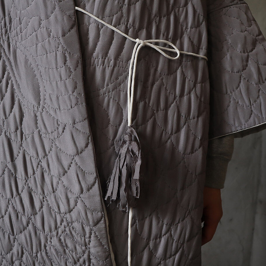 TOWAVASE silk quilt robe (gray) | nii-B | WEBSHOP TOWAVASE silk quilt robe (gray) | nii-B | WEBSHOP