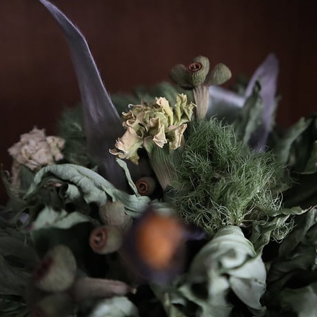 dry flower arrangement (green)