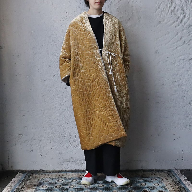 TOWAVASE velvet quilt robe (camel) | nii-B |