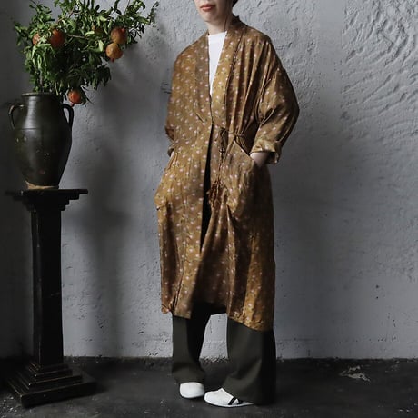 TOWAVASE sarasa silk robe Louis (camel)