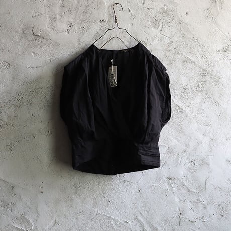 R&D.M.Co- GARMENT DYE no sleeve sash blouse (black)